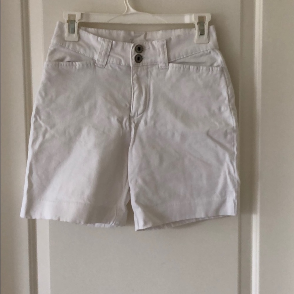 White Jag Bermuda Short